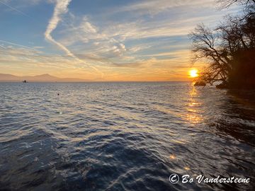 Zonsondergang aan het Meer, Een Moment van Rust