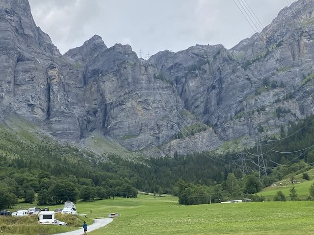 Gemmi pass met camping onderaan